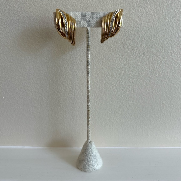 Christian Dior Vintage 80s Goldtone Modernist Large Wing Crystal Clip Earrings - Picture 5 of 9